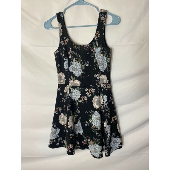 - DIVIDED H&M WOMENS FIT FLARE BLACK FLORAL DRESS WOMENS SIZE 6 SMALL S - Picture 1 of 3